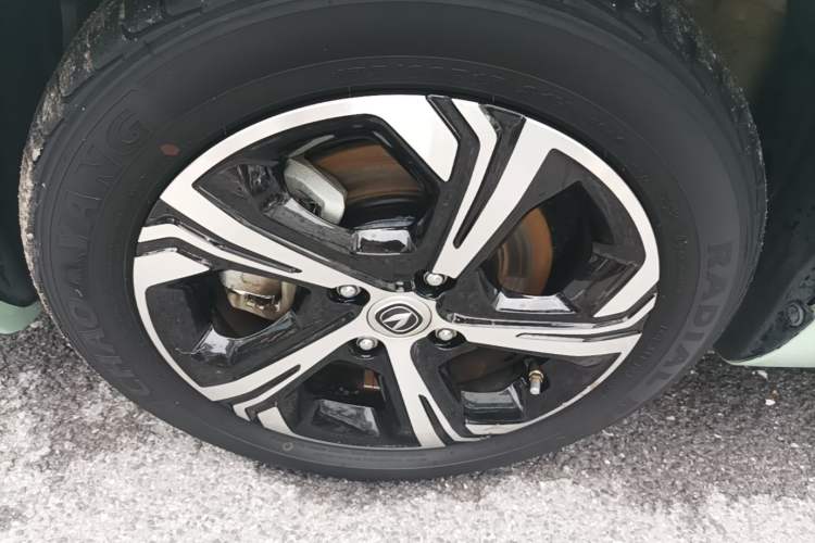 Used CHANGAN Benni E-Star 2022 Charming Edition Colorful Model Lithium Iron Phosphate Left Front Wheel Hub
