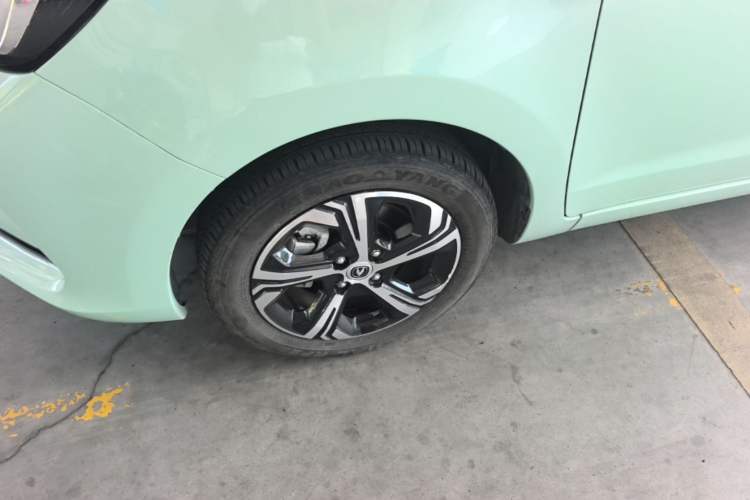 Used CHANGAN Benni E-Star 2022 Qingxin Edition Colorful Model Lithium Iron Phosphate Left Front Wheel Hub