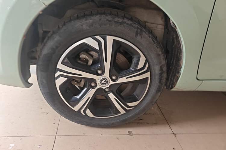 Used CHANGAN Benni E-Star 2022 Qingxin Edition Colorful Model Lithium Iron Phosphate Left Front Wheel Hub