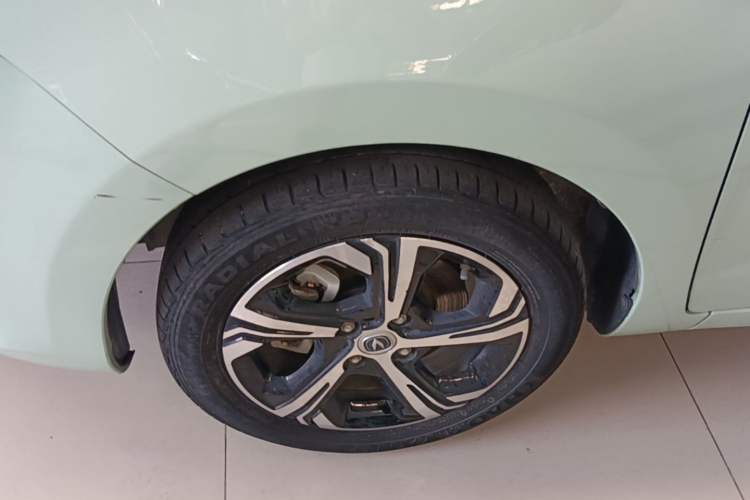 Used CHANGAN Benni E-Star 2022 Qingxin Edition Colorful Model Lithium Iron Phosphate Left Front Wheel Hub
