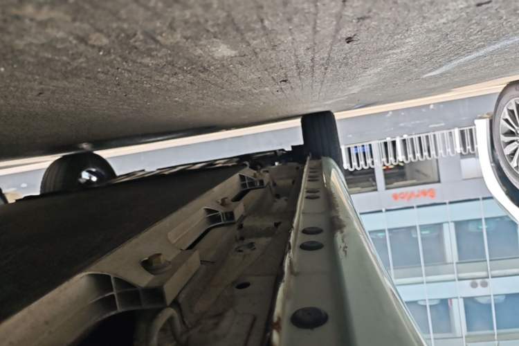 Used CHANGAN Benni E-Star 2022 Qingxin Edition Colorful Model Lithium Iron Phosphate Left Side Sill