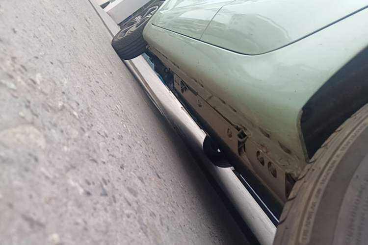 Used CHANGAN Benni E-Star 2022 Charming Edition Colorful Model Lithium Iron Phosphate Left Side Sill