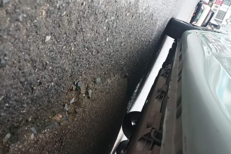 Used CHANGAN Benni E-Star 2022 Charming Edition Colorful Model Lithium Iron Phosphate Left Side Sill