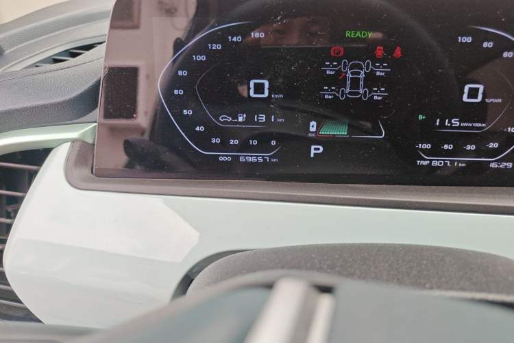Used CHANGAN Benni E-Star 2022 Qingxin Edition Colorful Model Lithium Iron Phosphate Odometer Close Up