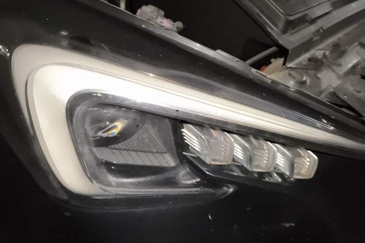 Used CHANGAN Benni E-Star 2022 Charming Edition Colorful Model Lithium-Ion Battery Right Front Headlight