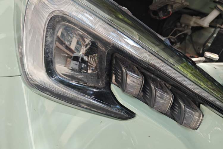 Used CHANGAN Benni E-Star 2022 Qingxin Edition Colorful Model Lithium Iron Phosphate Right Front Headlight