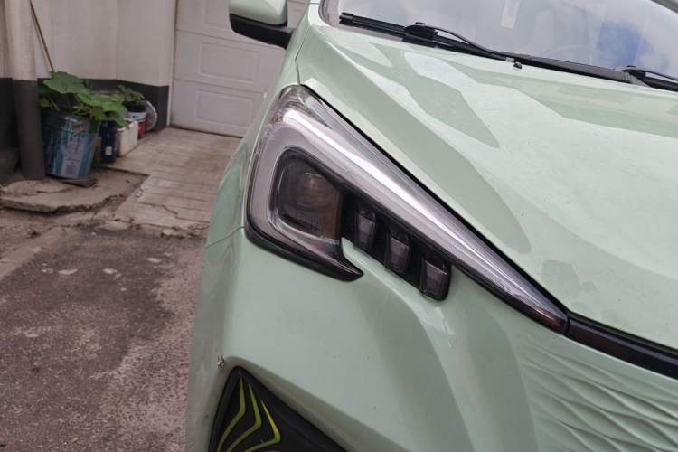 Used CHANGAN Benni E-Star 2022 Qingxin Edition Colorful Model Lithium Iron Phosphate Right Front Headlight