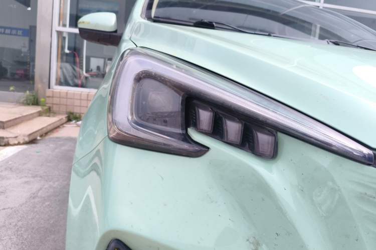 Used CHANGAN Benni E-Star 2022 Qingxin Edition Colorful Model Lithium Iron Phosphate Right Front Headlight