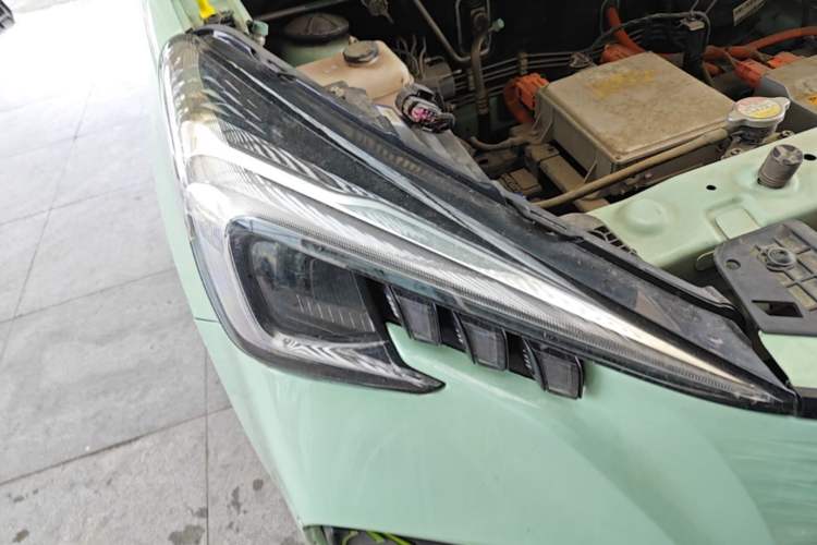 Used CHANGAN Benni E-Star 2022 Qingxin Edition Colorful Model Lithium Iron Phosphate Right Front Headlight
