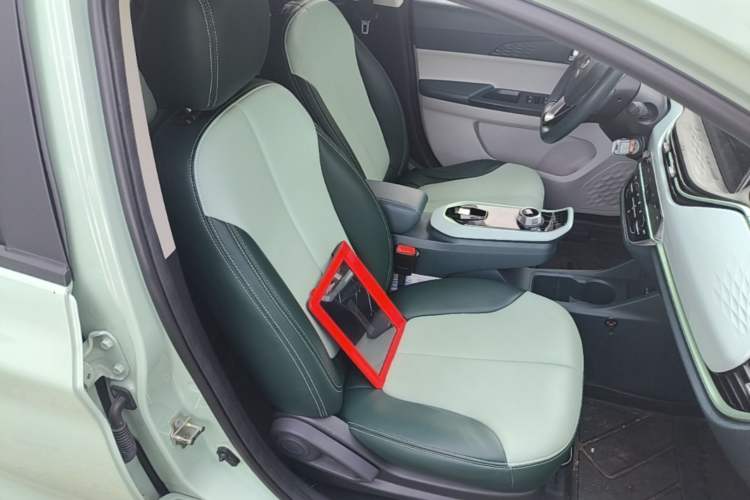 Used CHANGAN Benni E-Star 2022 Qingxin Edition Colorful Model Lithium Iron Phosphate Right Front Seat