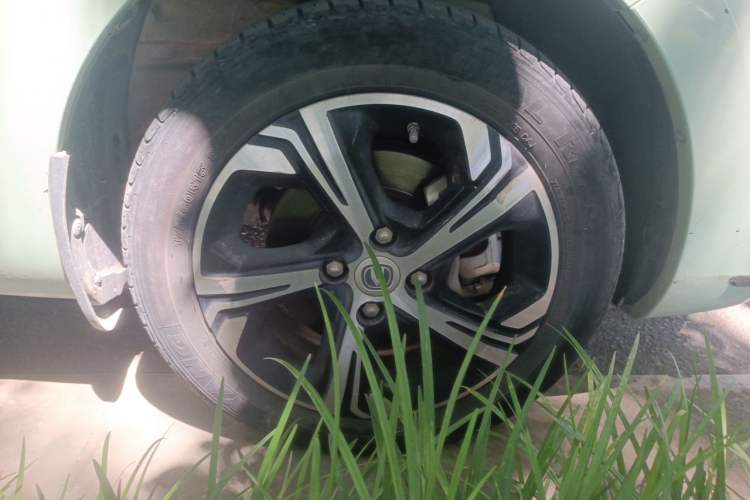Used CHANGAN Benni E-Star 2022 Qingxin Edition Colorful Model Lithium Iron Phosphate Right Front Wheel Hub