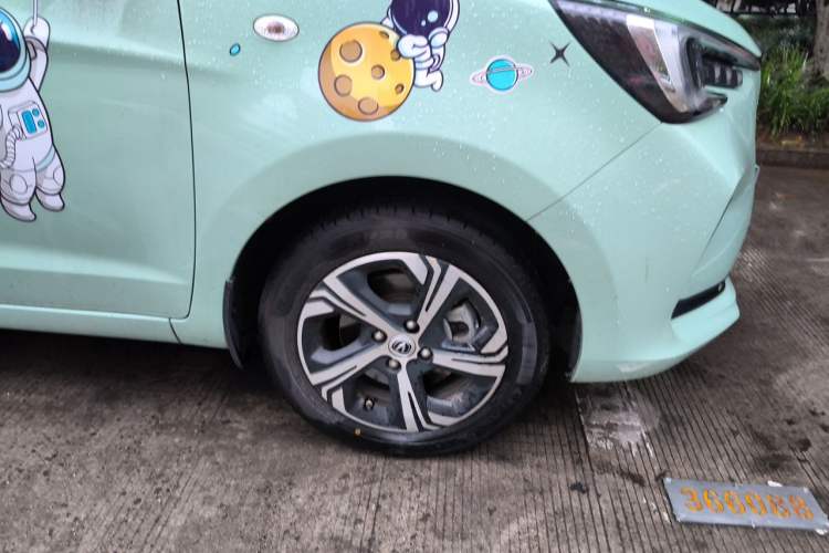 Used CHANGAN Benni E-Star 2022 Qingxin Edition Colorful Model Lithium Iron Phosphate Right Front Wheel Hub
