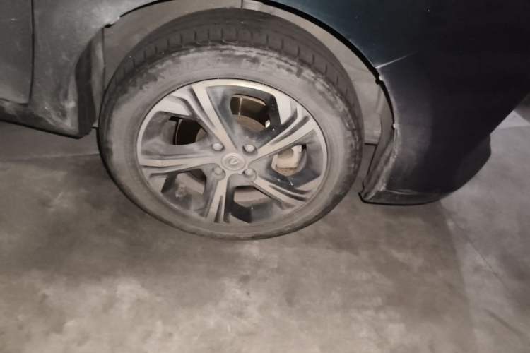 Used CHANGAN Benni E-Star 2022 Charming Edition Colorful Model Lithium-Ion Battery Right Front Wheel Hub