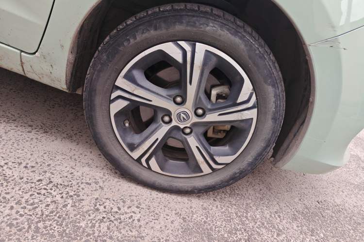 Used CHANGAN Benni E-Star 2022 Qingxin Edition Colorful Model Lithium Iron Phosphate Right Front Wheel Hub