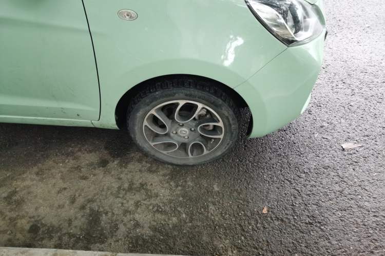 Used CHANGAN Benni E-Star 2022 Qingxin Edition Colorful Model Lithium Iron Phosphate Right Front Wheel Hub