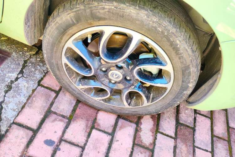 Used CHANGAN Benni E-Star 2022 Qingxin Edition Colorful Model Lithium Iron Phosphate Right Front Wheel Hub