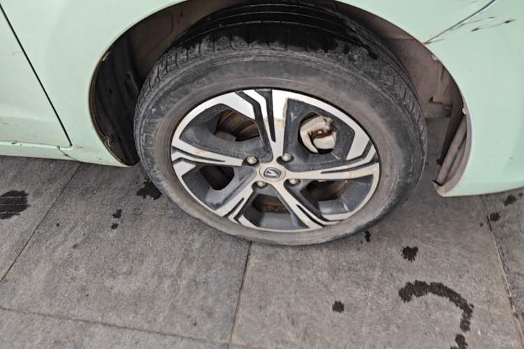Used CHANGAN Benni E-Star 2022 Qingxin Edition Colorful Model Lithium Iron Phosphate Right Front Wheel Hub