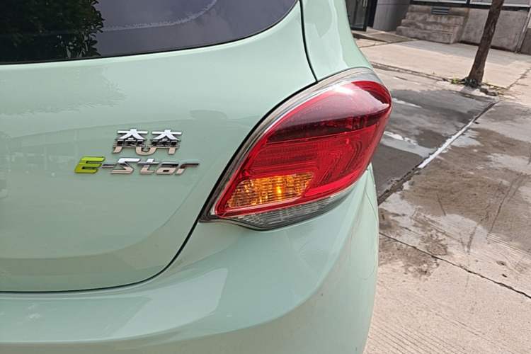 Used CHANGAN Benni E-Star 2022 Qingxin Edition Colorful Model Lithium Iron Phosphate Right Rear Taillight