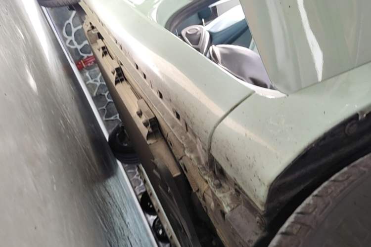 Used CHANGAN Benni E-Star 2022 Qingxin Edition Colorful Model Lithium Iron Phosphate Right Side Sill