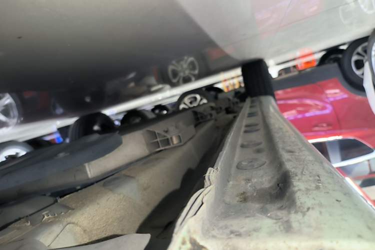 Used CHANGAN Benni E-Star 2022 Qingxin Edition Colorful Model Lithium Iron Phosphate Right Side Sill