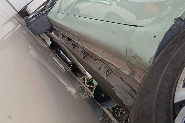 Used CHANGAN Benni E-Star 2022 Qingxin Edition Colorful Model Lithium Iron Phosphate Right Side Sill