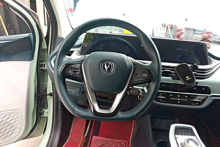 Used CHANGAN Benni E-Star 2022 Qingxin Edition Colorful Model Lithium Iron Phosphate Steering Wheel