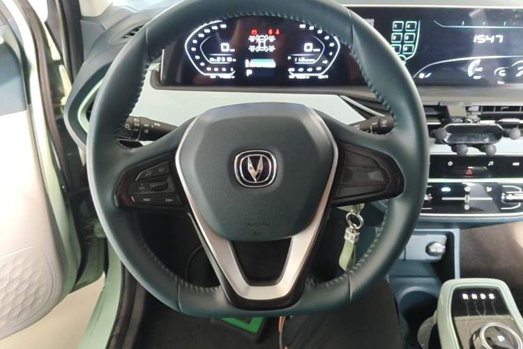 Used CHANGAN Benni E-Star 2022 Qingxin Edition Colorful Model Lithium Iron Phosphate Steering Wheel