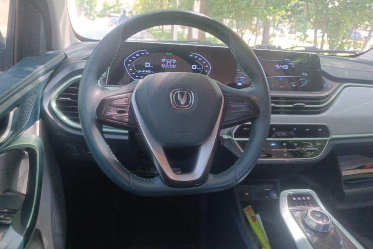 Used CHANGAN Benni E-Star 2022 Qingxin Edition Colorful Model Lithium Iron Phosphate Steering Wheel