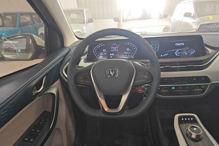 Used CHANGAN Benni E-Star 2022 Qingxin Edition Colorful Model Lithium Iron Phosphate Steering Wheel