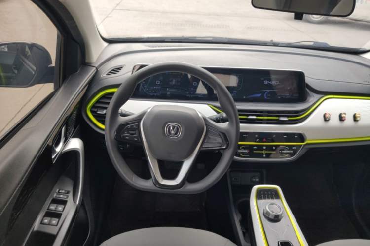Used CHANGAN Benni E-Star 2022 Qingxin Edition Colorful Model Lithium Iron Phosphate Steering Wheel