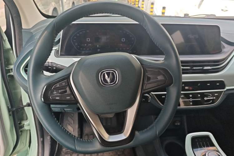 Used CHANGAN Benni E-Star 2022 Qingxin Edition Colorful Model Lithium Iron Phosphate Steering Wheel