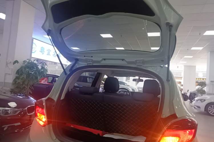 Used CHANGAN Benni E-Star 2022 Charming Edition Colorful Model Lithium Iron Phosphate Trunk