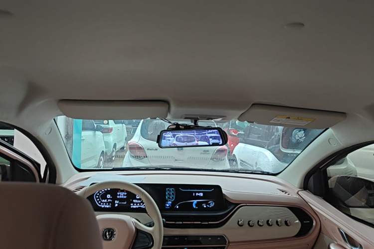 Used CHANGAN Benni E-Star 2022 Qingxin Edition Colorful Model Lithium Iron Phosphate Headliner