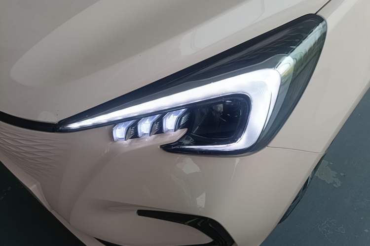 Used CHANGAN Benni E-Star 2022 Charming Edition Colorful Model Lithium Iron Phosphate Left Front Headlight