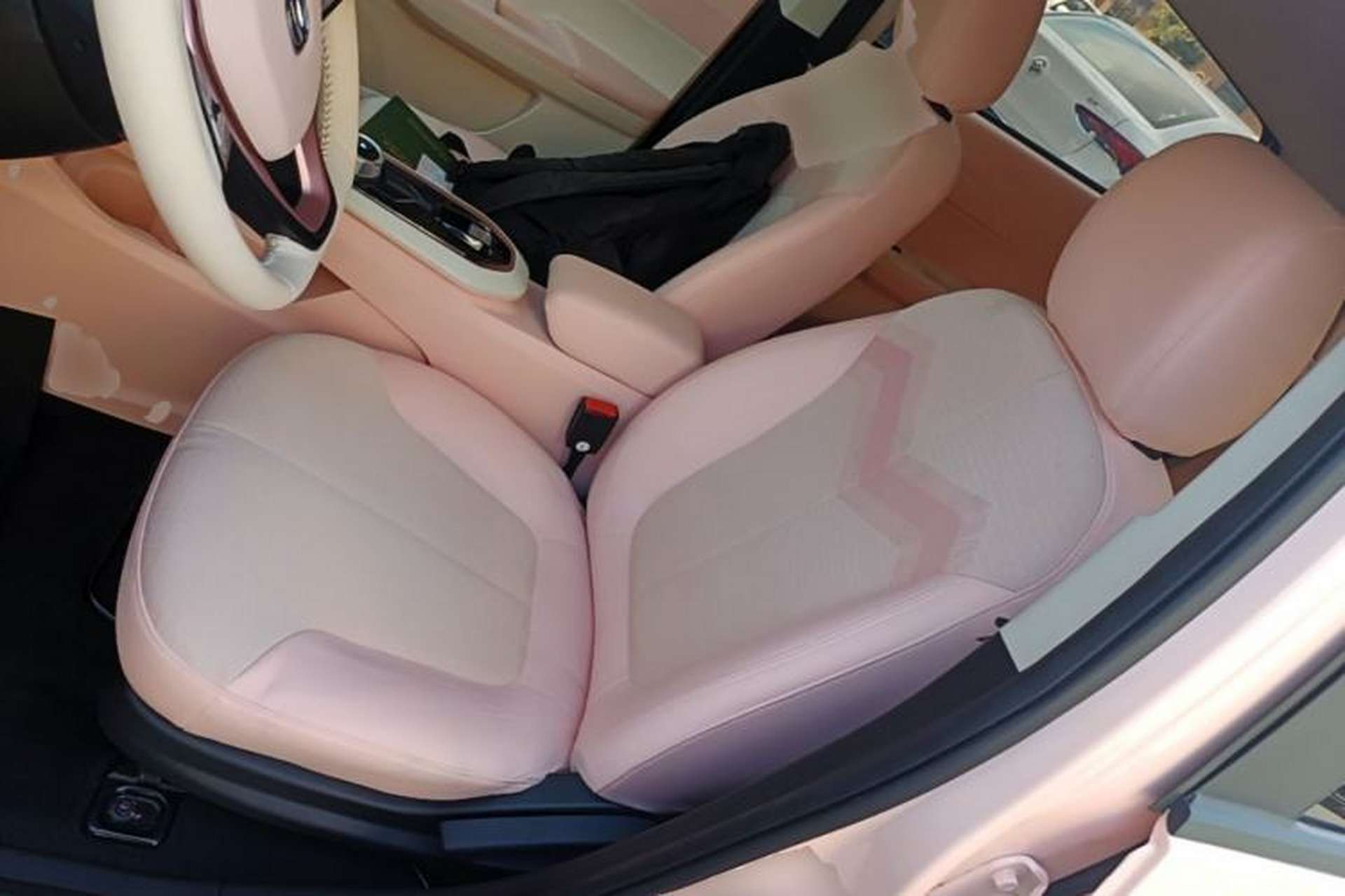 Used CHANGAN Benni E-Star 2022 Charming Edition Colorful Model Lithium Iron Phosphate Left Front Seat