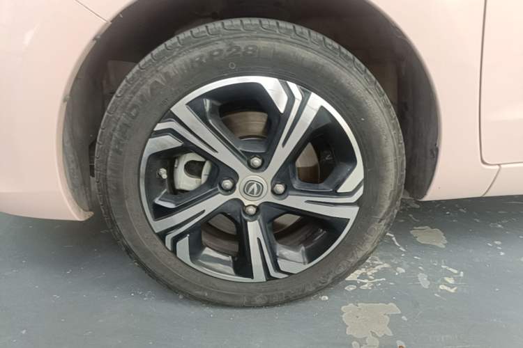Used CHANGAN Benni E-Star 2022 Charming Edition Colorful Model Lithium Iron Phosphate Left Front Wheel Hub