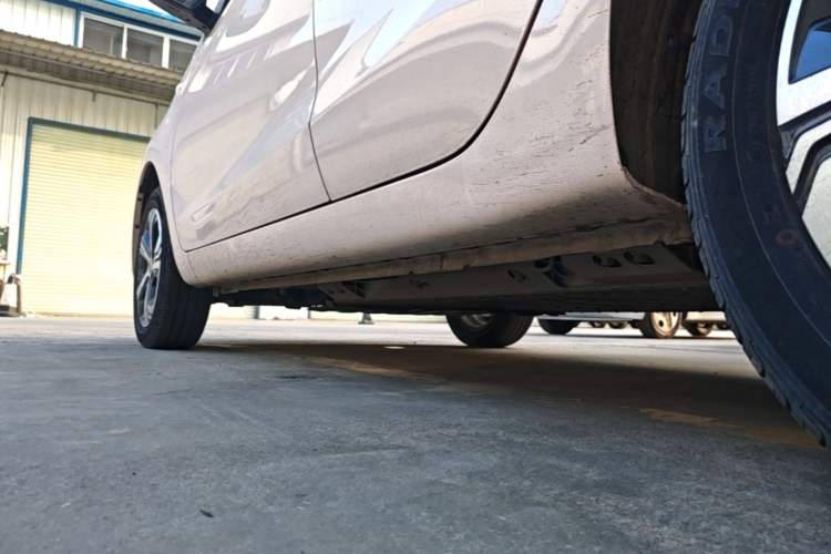 Used CHANGAN Benni E-Star 2022 Qingxin Edition Colorful Model Lithium Iron Phosphate Left Side Sill