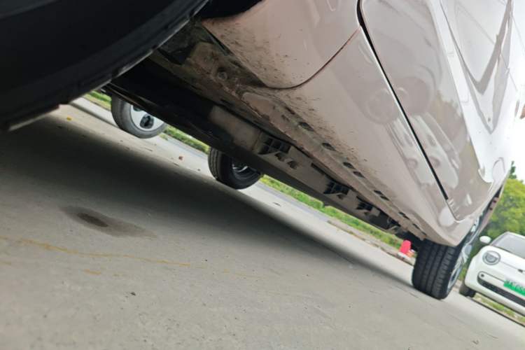 Used CHANGAN Benni E-Star 2022 Charming Edition Colorful Model Lithium Iron Phosphate Left Side Sill