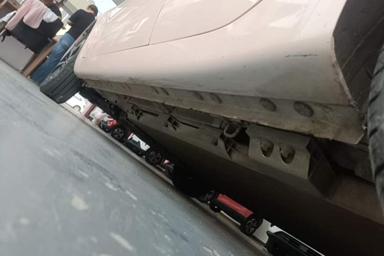 Used CHANGAN Benni E-Star 2022 Charming Edition Colorful Model Lithium Iron Phosphate Left Side Sill
