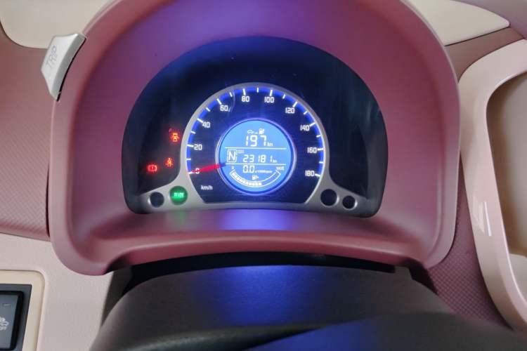 Used CHANGAN Benni E-Star 2022 Charming Edition Colorful Model Lithium Iron Phosphate Odometer Close Up