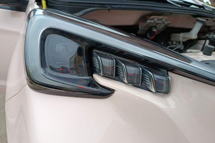 Used CHANGAN Benni E-Star 2022 Charming Edition Colorful Model Lithium Iron Phosphate Right Front Headlight