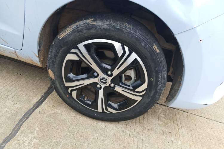 Used CHANGAN Benni E-Star 2022 Qingxin Edition Colorful Model Lithium Iron Phosphate Right Front Wheel Hub