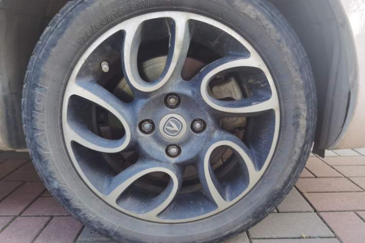 Used CHANGAN Benni E-Star 2022 National Edition Colorful Limited Edition (Fast-Charging Version) Lithium Iron Phosphate Right Front Wheel Hub