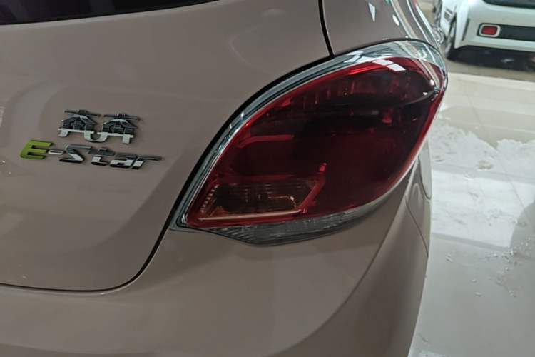 Used CHANGAN Benni E-Star 2022 Qingxin Edition Colorful Model Lithium Iron Phosphate Right Rear Taillight