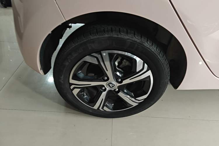 Used CHANGAN Benni E-Star 2022 Qingxin Edition Colorful Model Lithium Iron Phosphate Right Rear Wheel Hub