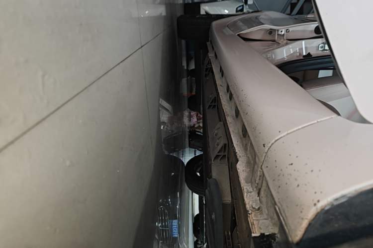 Used CHANGAN Benni E-Star 2022 Qingxin Edition Colorful Model Lithium Iron Phosphate Right Side Sill