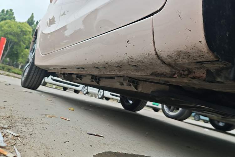 Used CHANGAN Benni E-Star 2022 Charming Edition Colorful Model Lithium Iron Phosphate Right Side Sill
