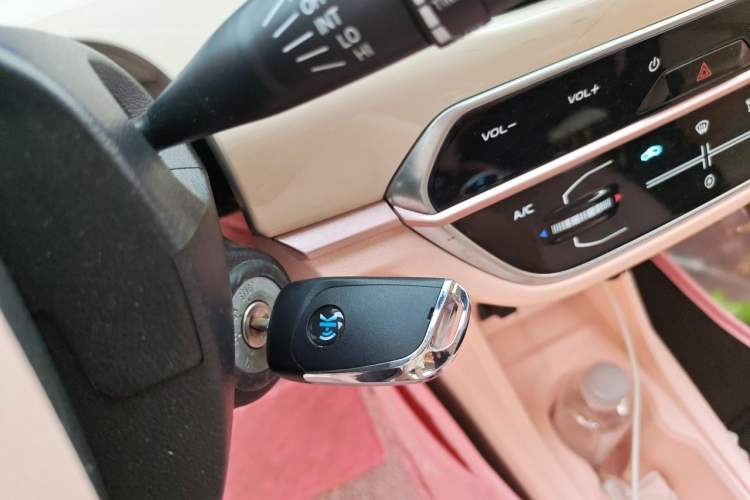 Used CHANGAN Benni E-Star 2022 Qingxin Edition Colorful Model Lithium Iron Phosphate Vehicle Key