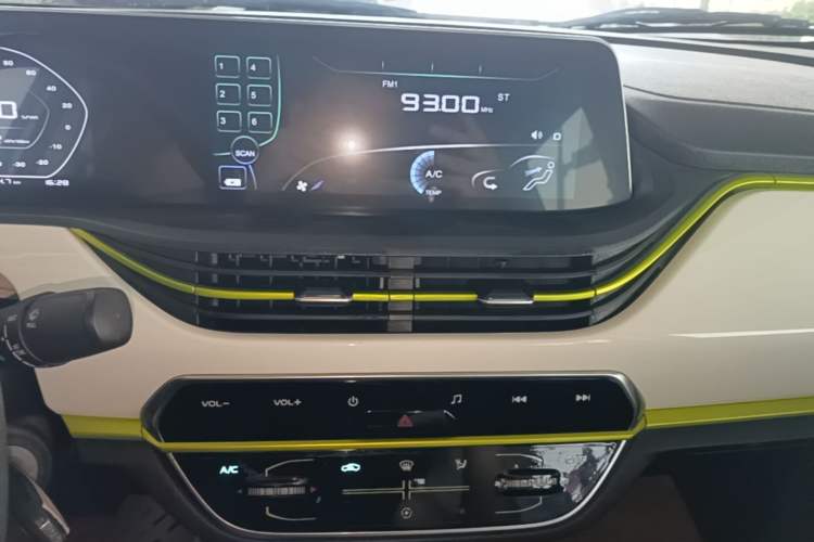 Used CHANGAN Benni E-Star 2022 Qingxin Edition Colorful Model Lithium-NMC Audio And AC Panel