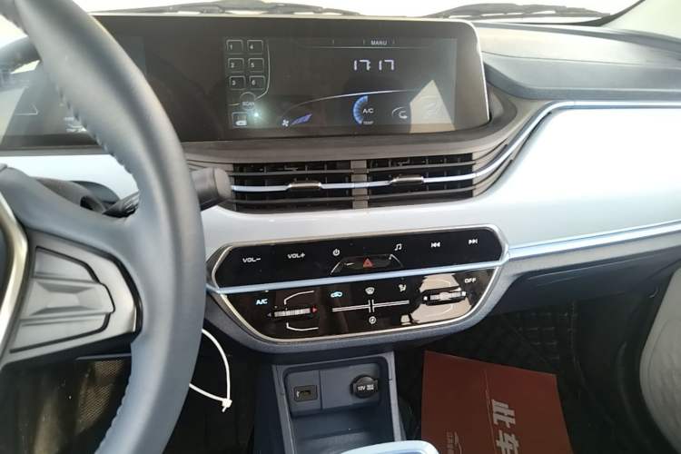 Used CHANGAN Benni E-Star 2022 Qingxin Edition Colorful Model Lithium Iron Phosphate Audio And AC Panel
